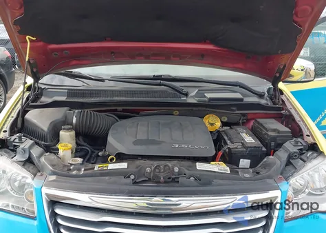 2014 Chrysler Town & Country Touring-L z USA, uszkodzony, nr VIN 2C4RC1CG5ER238422